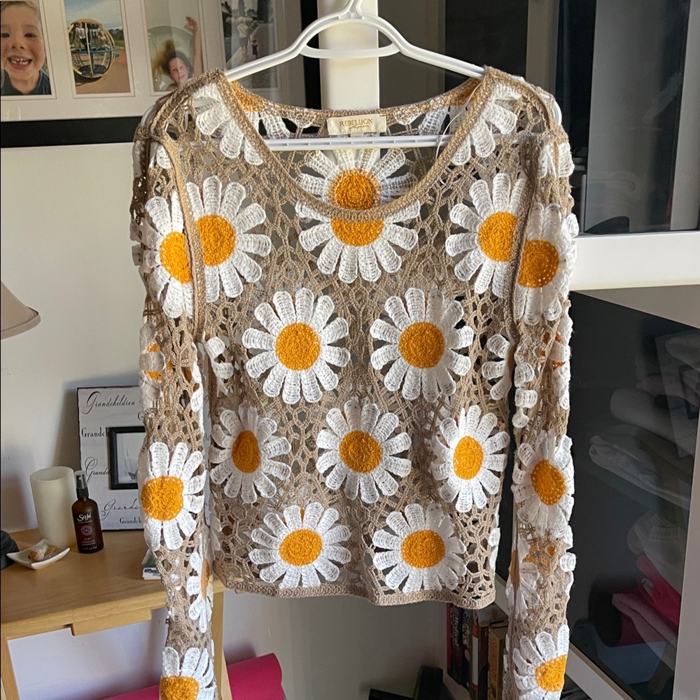 Rebellion Tan Crochet Top with White and Yellow Daisies